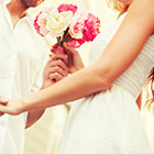 プロポーズの前？後？プレゼントはどのタイミングがベスト？