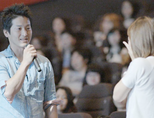 女優さんも全面協力。スクリーンに彼が‥映画館プロポーズ!