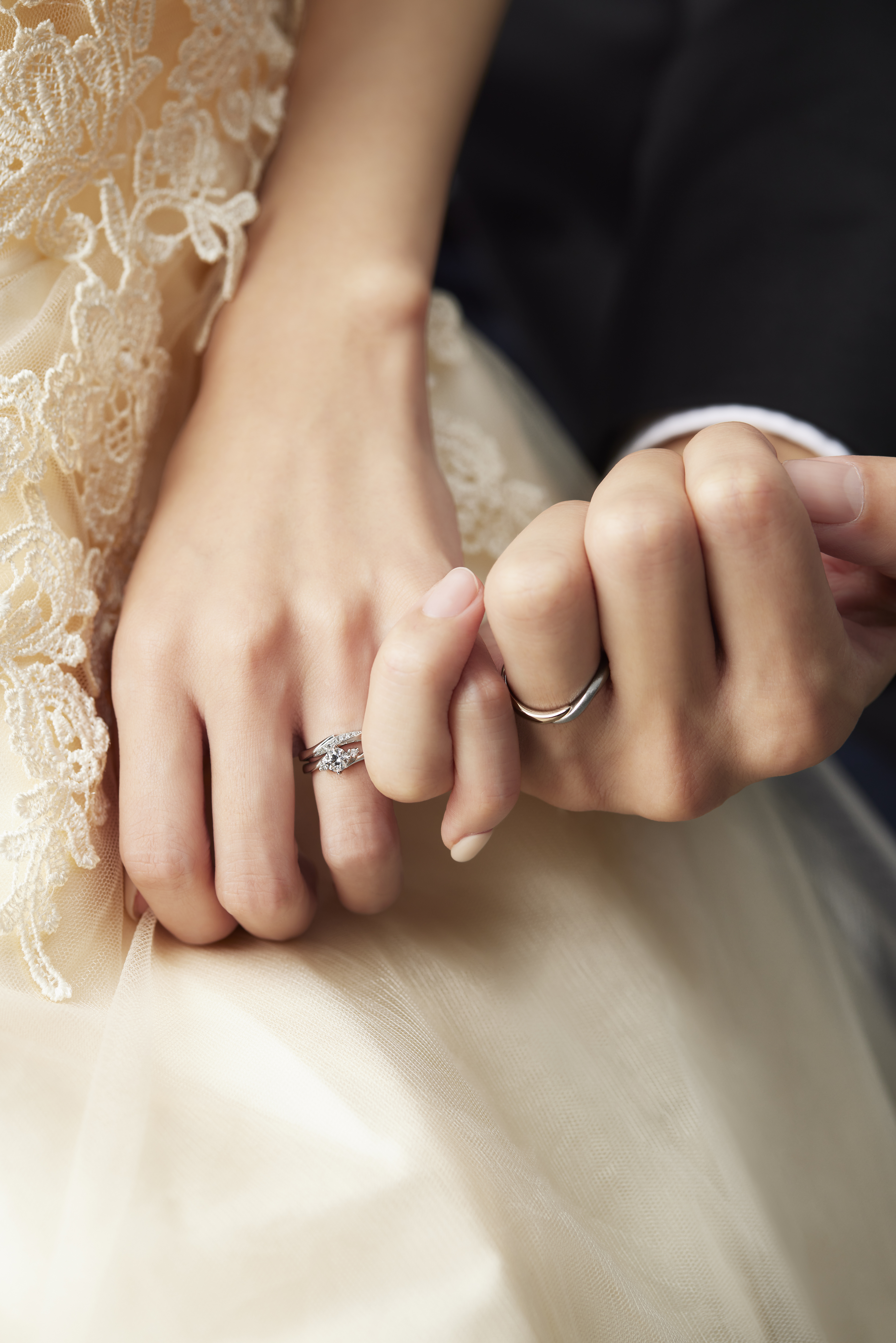 プロポーズなしでご両親に挨拶するタイミングや婚約指輪の準備についてご紹介
