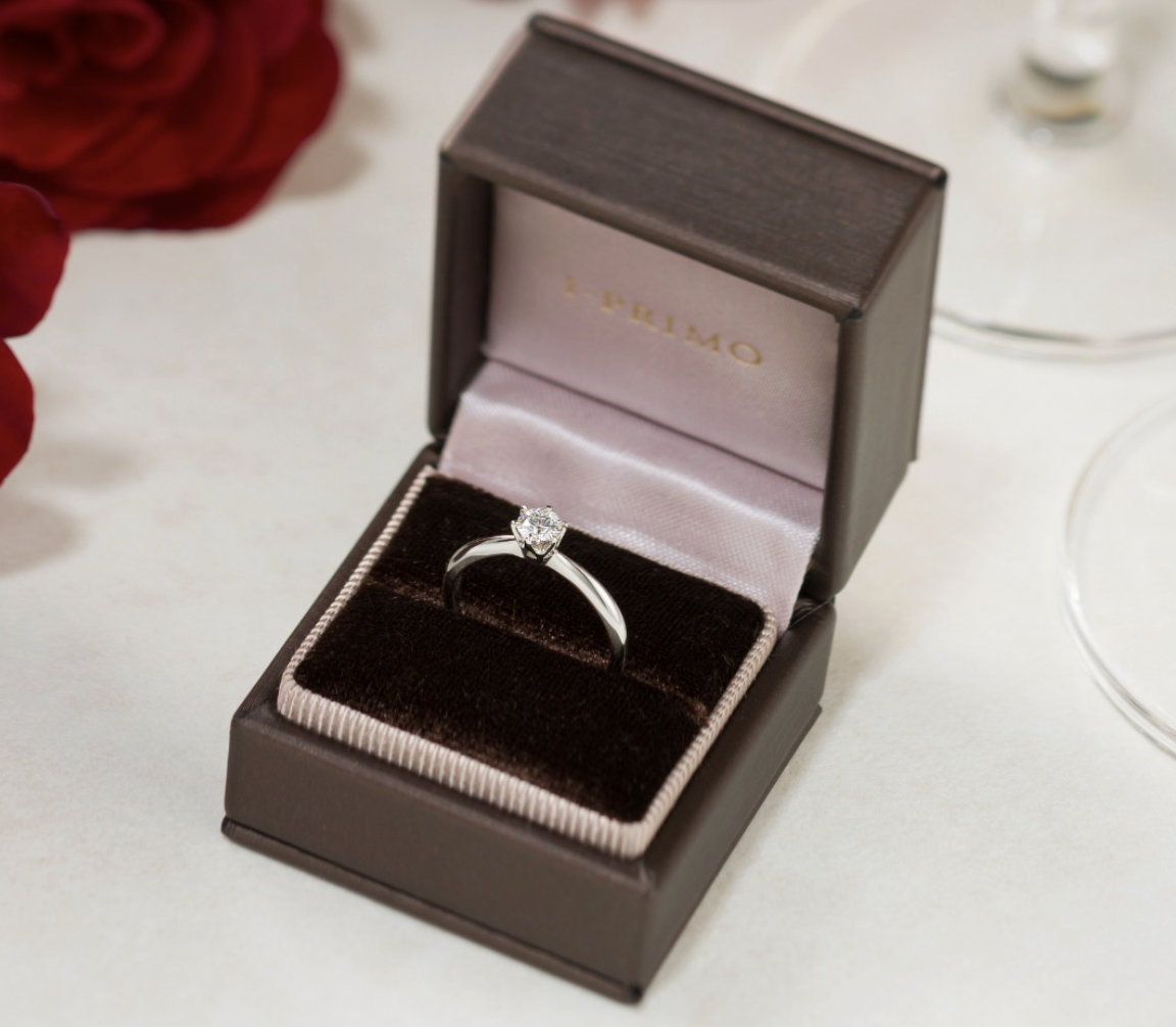 婚約指輪の費用相場を年齢別・年収別でご紹介！