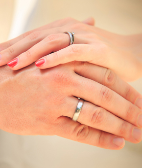 いつまでもキレイに 結婚指輪の傷を防ぐには 汚れや傷がついたら 婚約指輪 結婚指輪のi Primo アイプリモ カップルに人気の婚約指輪 結婚指輪 はi Primo アイプリモ