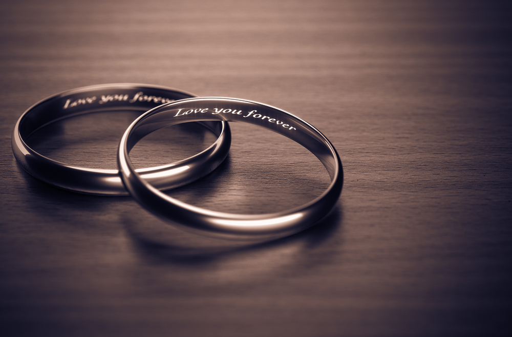結婚指輪の刻印でおすすめのアイデア6選 指輪の裏側に刻むふたりだけの秘密 婚約指輪 結婚指輪のi Primo アイプリモ カップルに人気の婚約指輪 結婚指輪はi Primo アイプリモ