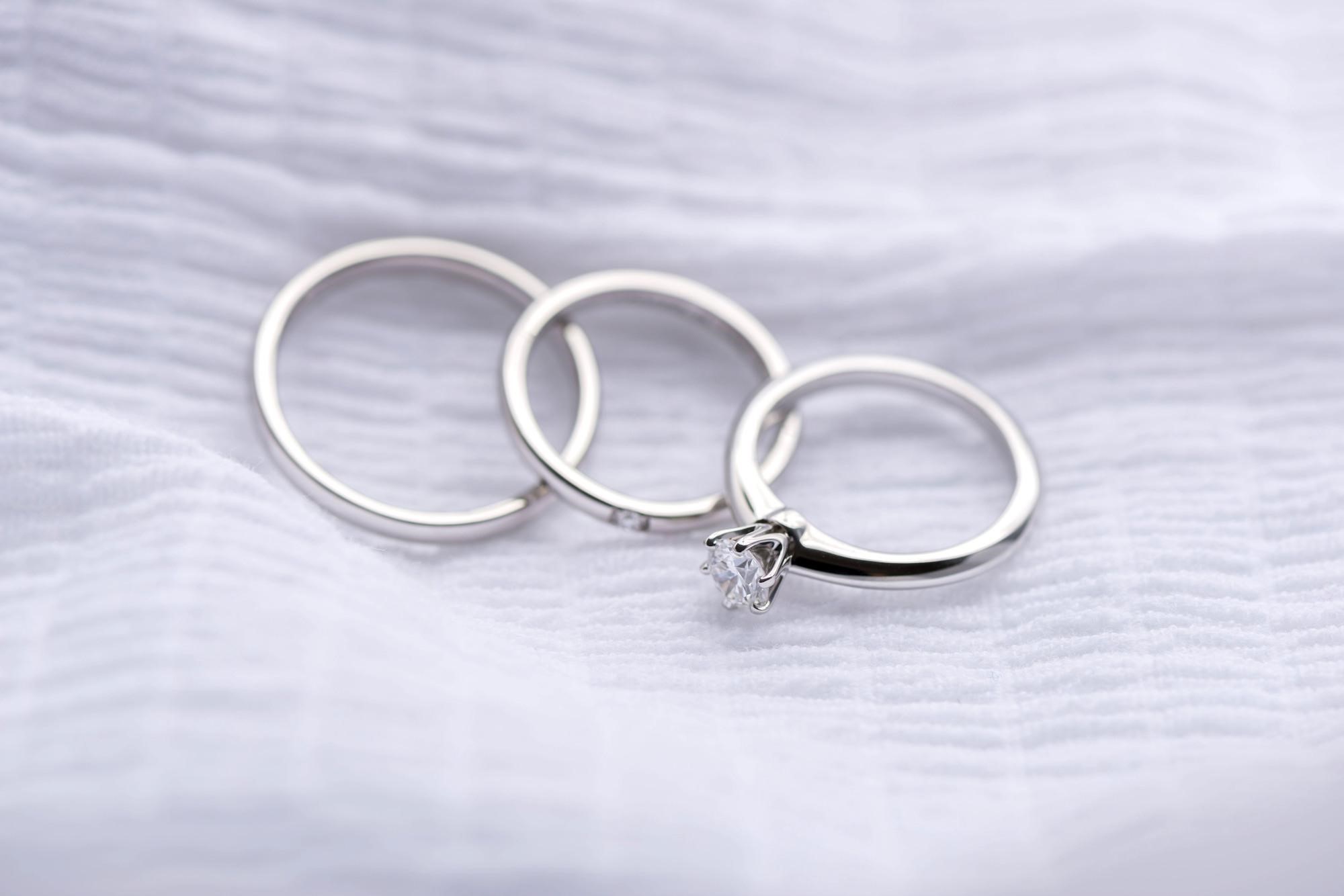 婚約指輪 結婚指輪の相場は 人気デザインや定番素材も徹底解説 カップルに人気の婚約指輪 結婚指輪はi Primo アイプリモ