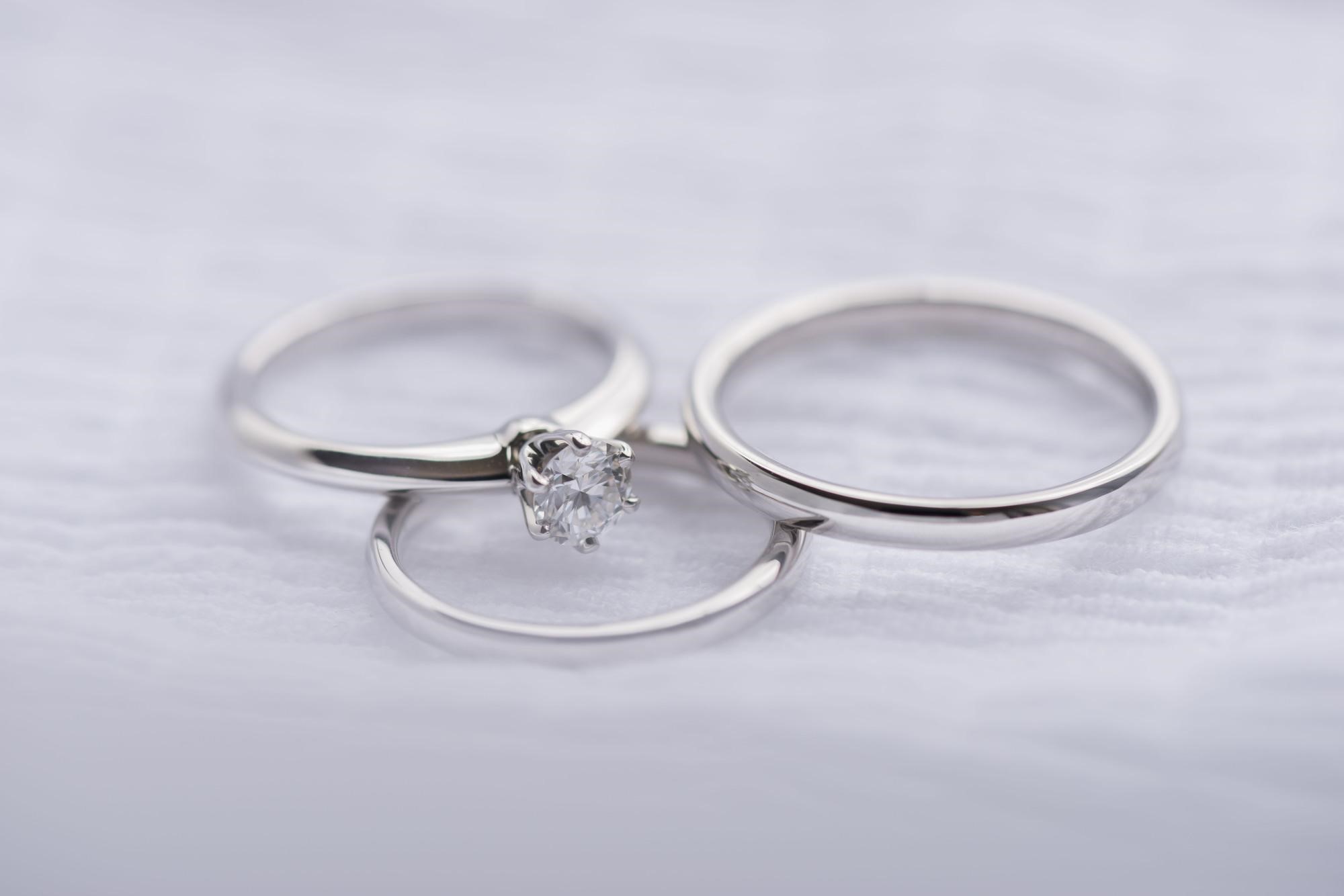 婚約指輪と結婚指輪の違いとは 意味 価格 相場を解説 カップルに人気の婚約指輪 結婚指輪はi Primo アイプリモ