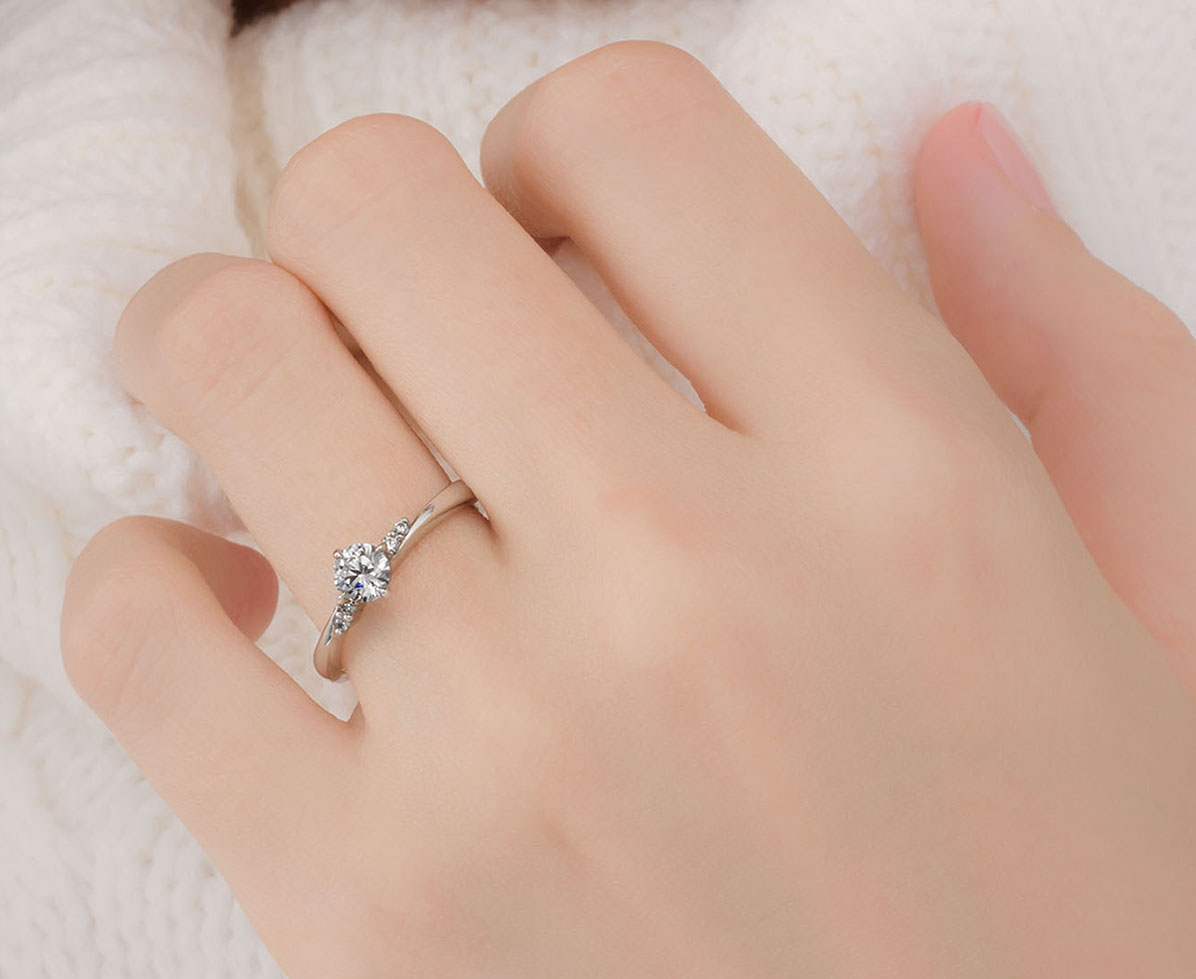 サジッタ|婚約指輪(エンゲージリング)|カップルに人気の婚約 サジッタ|婚約指輪(エンゲージリング)|カップルに人気の婚約