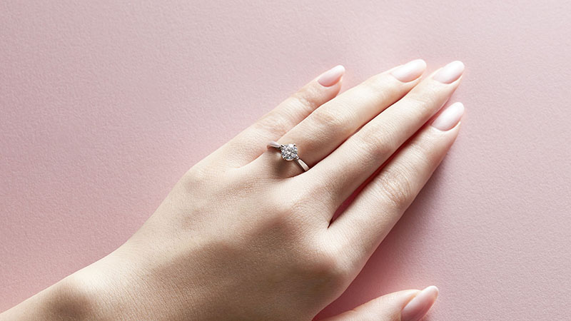 ト*ー様 I-PRIMO 婚約指輪 0.25カラット ★ほぼ未使用★ アンティアーレ｜婚約指輪（エンゲージリング）｜カップルに人気