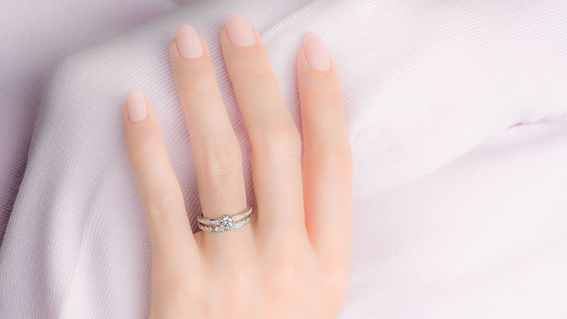 コロナーレ｜婚約指輪（エンゲージリング）｜カップルに人気の婚約指輪