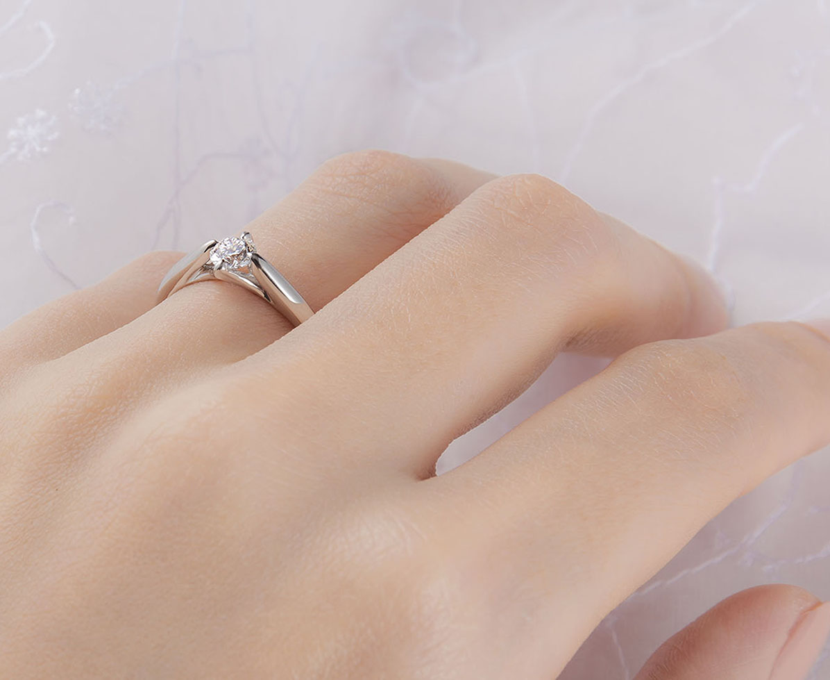 アルク｜婚約指輪（エンゲージリング）｜カップルに人気の婚約