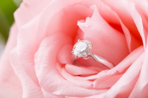 ダイヤモンドはサイズが大事！婚約指輪に適したダイヤモンドのカラット 