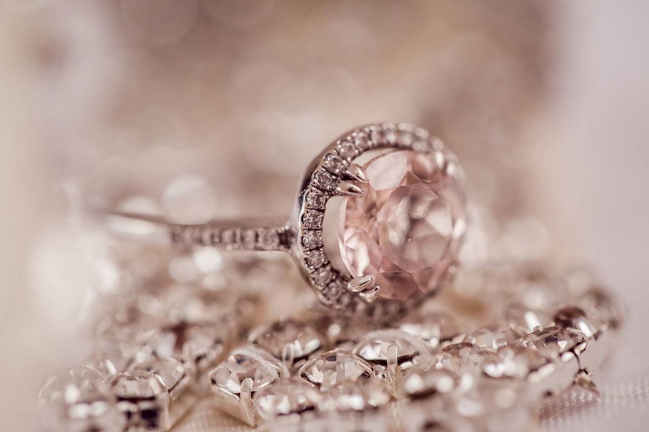 婚約指輪にぴったり！優しい輝きに魅了される『ピンクダイヤモンド』の 