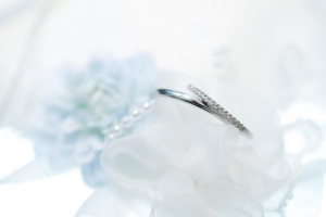 婚約指輪は結婚前だけじゃない！重ね付けできる結婚指輪の選び方