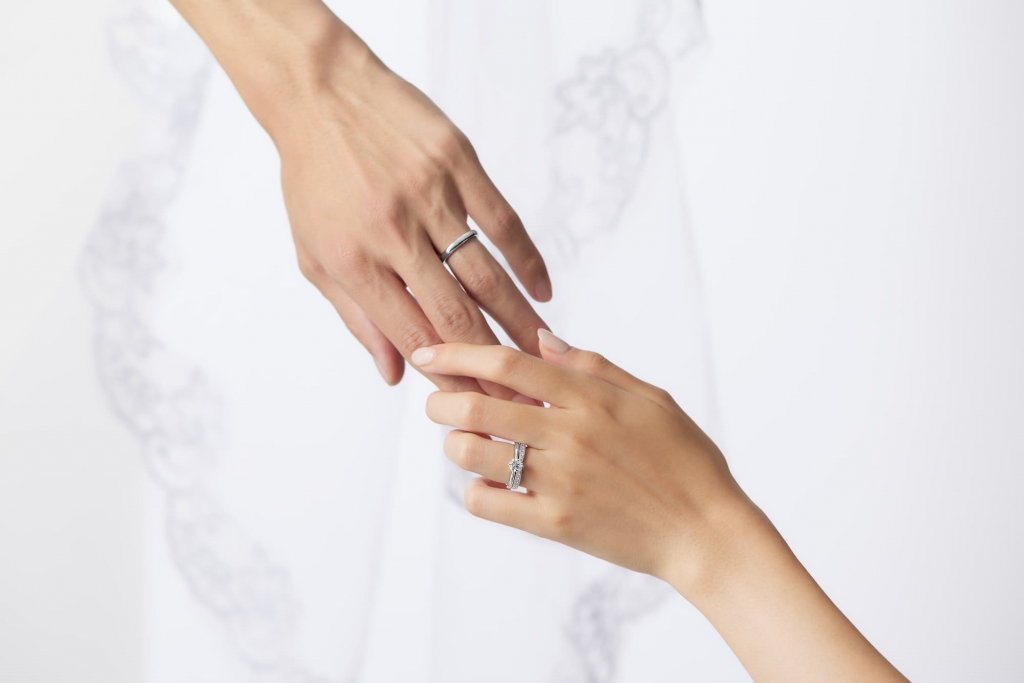 婚約指輪と結婚指輪の違いをデザインから着用シーンまで一挙解説！_62