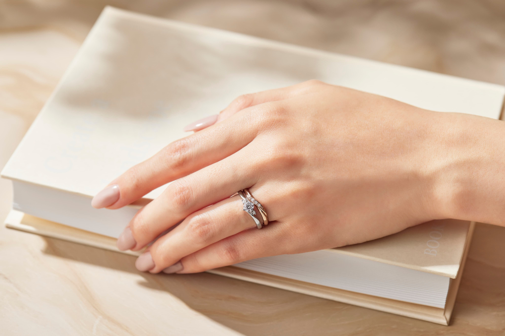 婚約指輪と結婚指輪の違いは？選び方・相場・購入先もご紹介_1